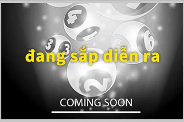Một người đang nhìn vào điện thoại với vẻ lo lắng, thể hiện sự căng thẳng của cờ bạc có vấn đề.